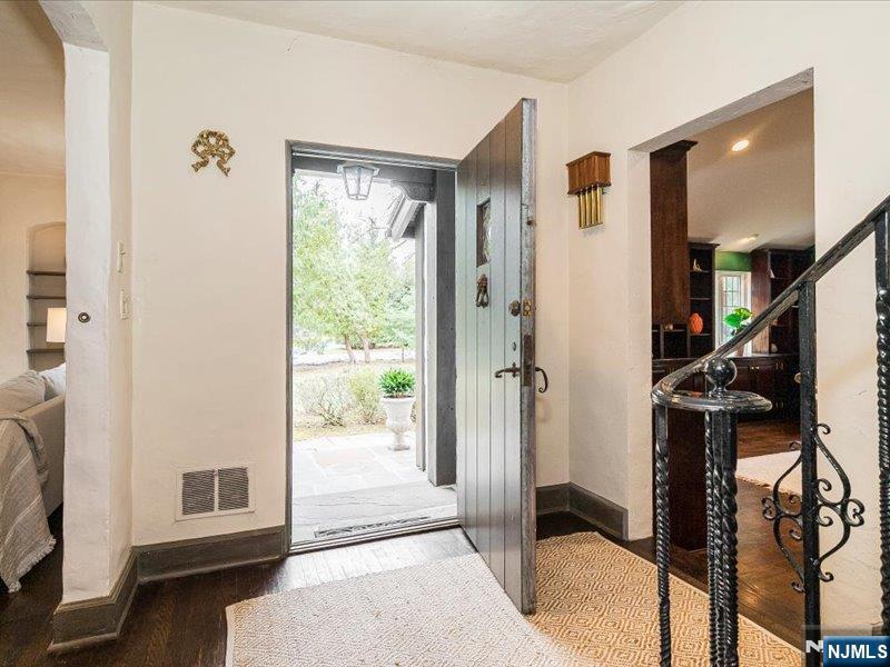 69 Stewart Road Essex Fells, NJ 07021 - Photo 5 of 34