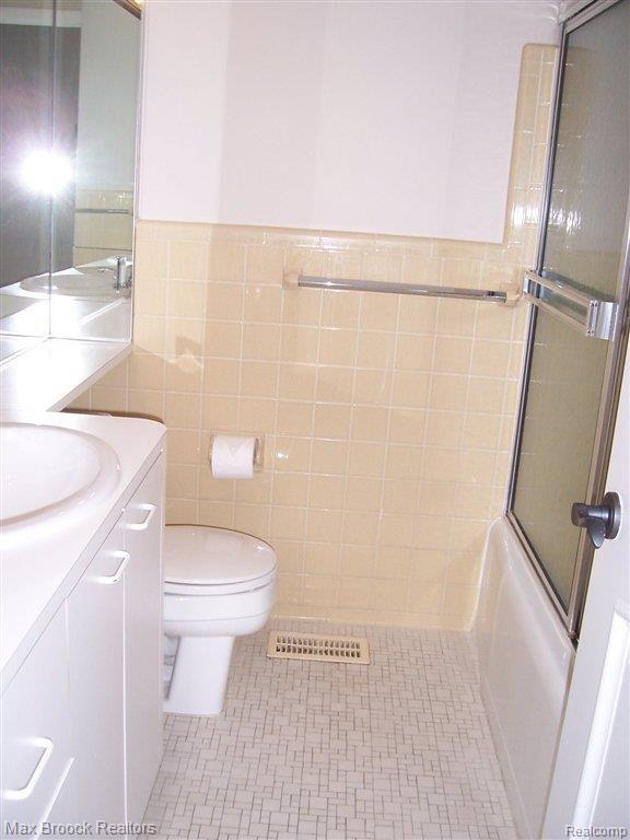 4645 Pickering Road Bloomfield Hills, MI 48301 - Photo 16 of 23 Main Bath.JPG