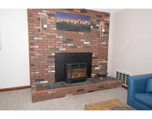 70 Dodge Road Sutton, MA 01590 - Photo 22 of 30 a living room with furniture