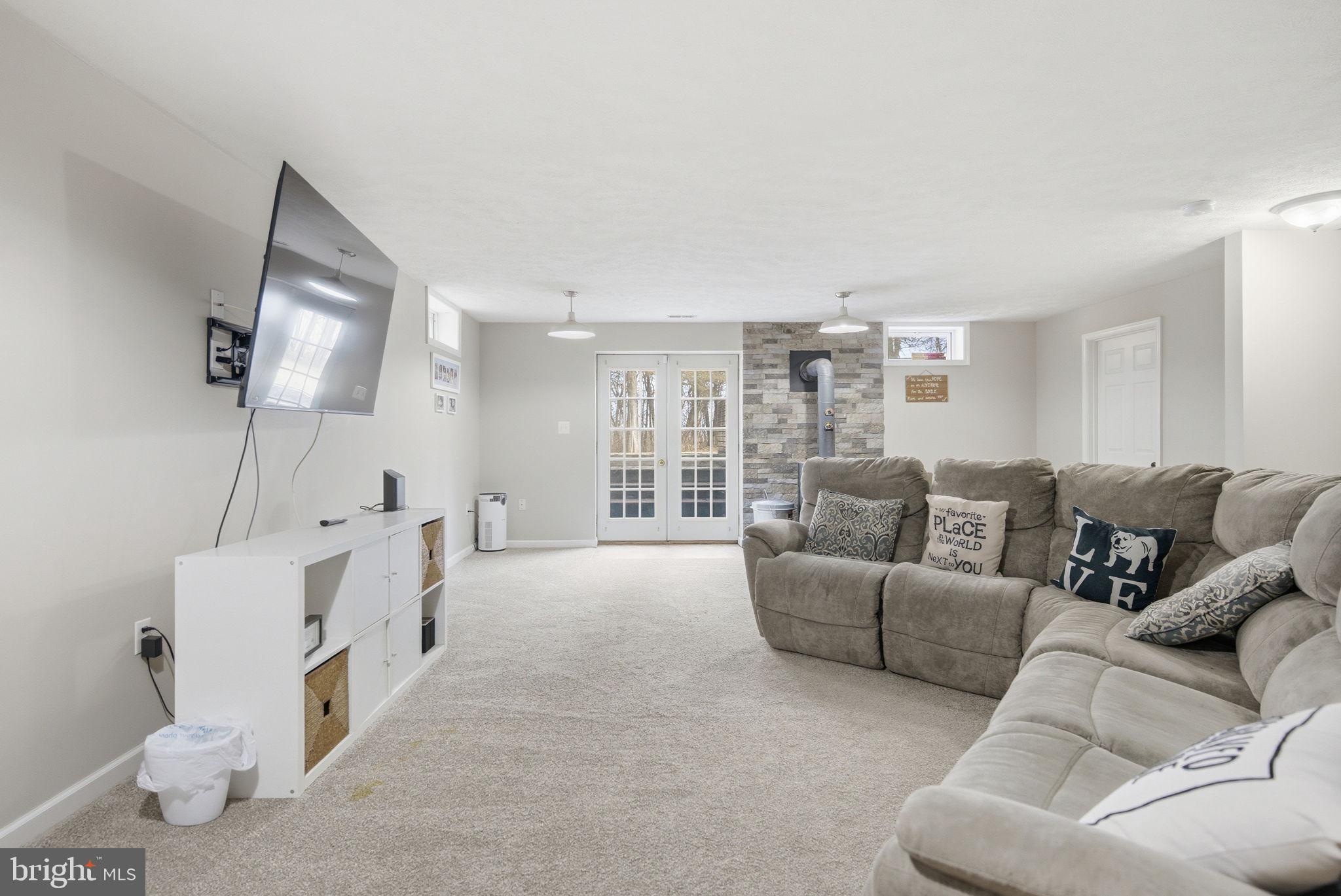 4624 Strasburg Road Strasburg, VA 22657 - Photo 28 of 31 a living room with furniture and a flat screen tv