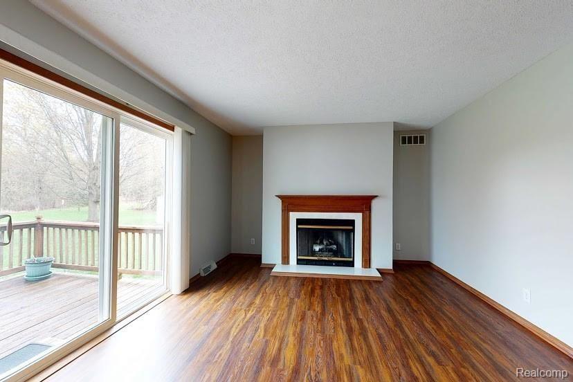 4283 Howe Road Grand Blanc, MI 48439 - Photo 13 of 33