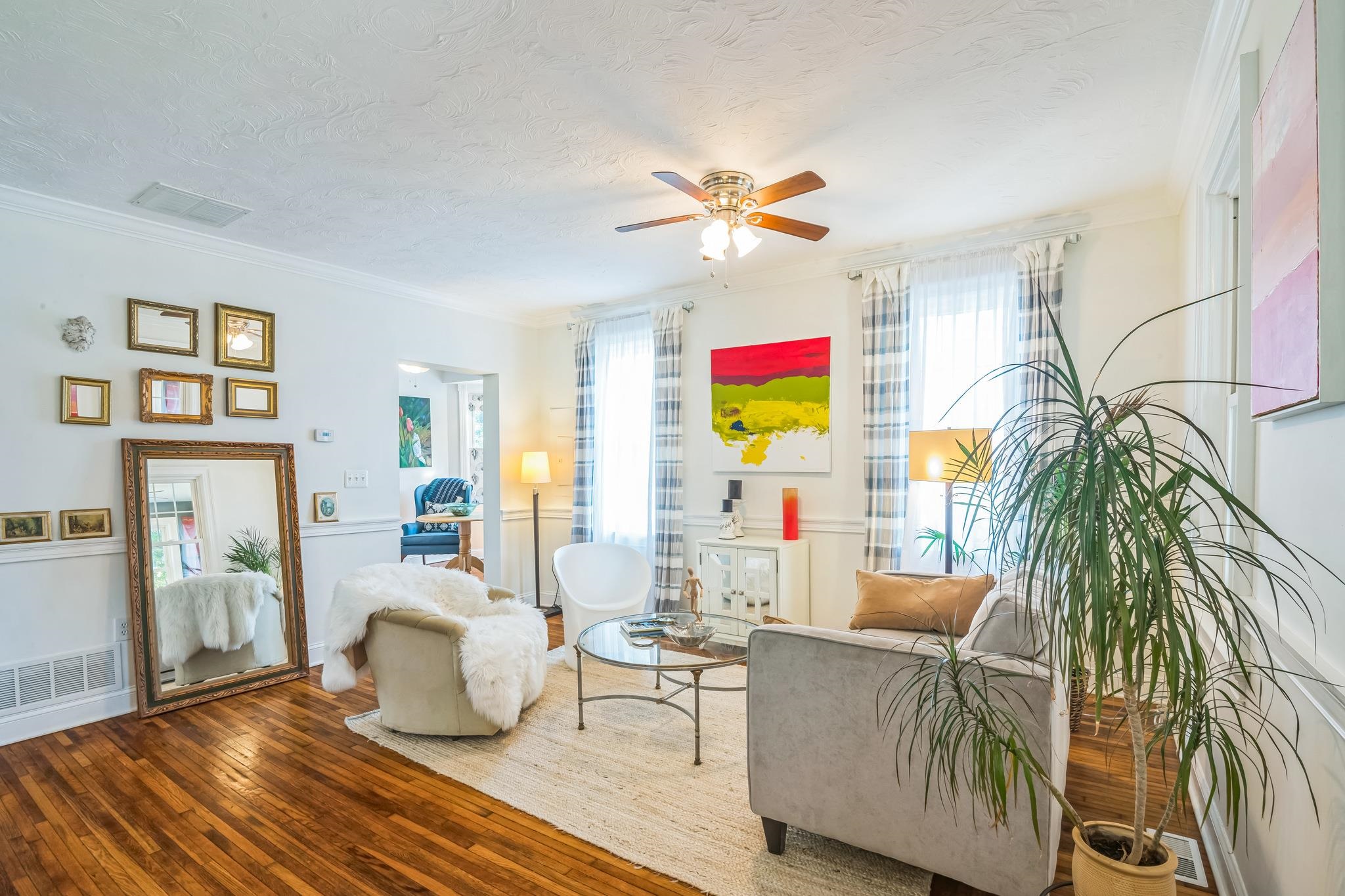 25 Shore Somers Point, NJ 08244 - Photo 5 of 35 a living room with furniture and a potted plant