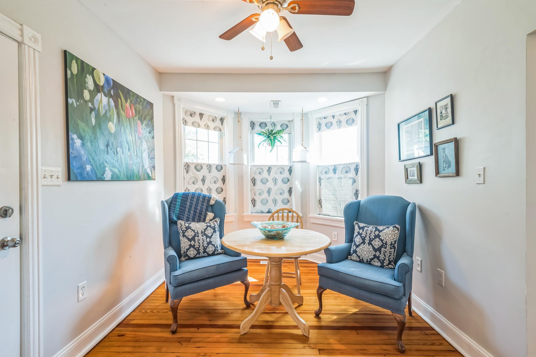 25 Shore Somers Point, NJ 08244 - Photo 10 of 35 a living room with furniture and a window