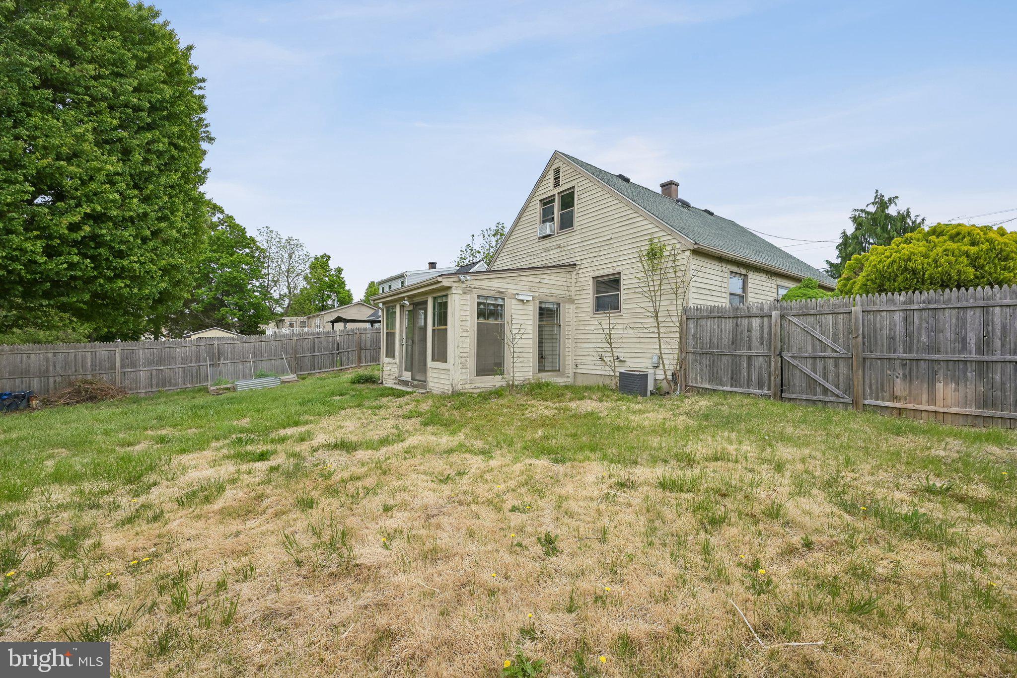 196 Tansboro Road Berlin, NJ 08009 - Photo 7 of 25 Sunroom/ back yard