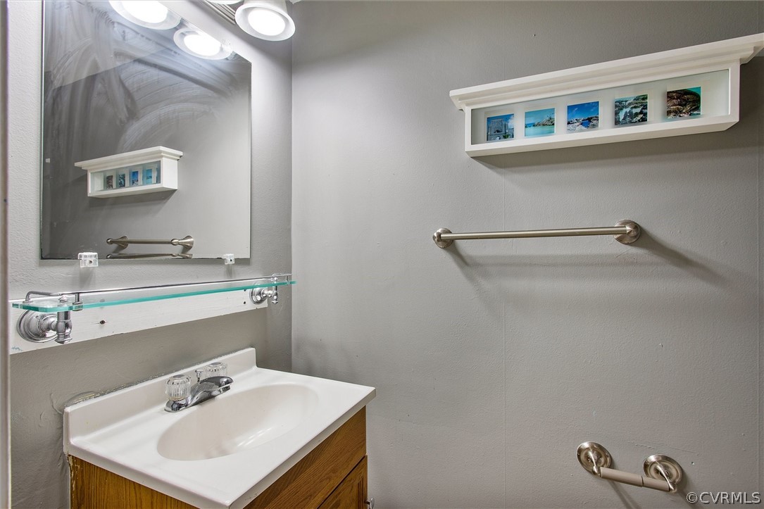 6149 Omo Road North Chesterfield, VA 23234 - Photo 15 of 26 Downstairs 1/2 bath