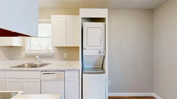 $875 | 806 Oran Circle, Unit D, Bryan, TX 77801