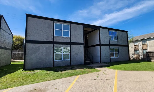 $875 | 806 Oran Circle, Unit D, Bryan, TX 77801