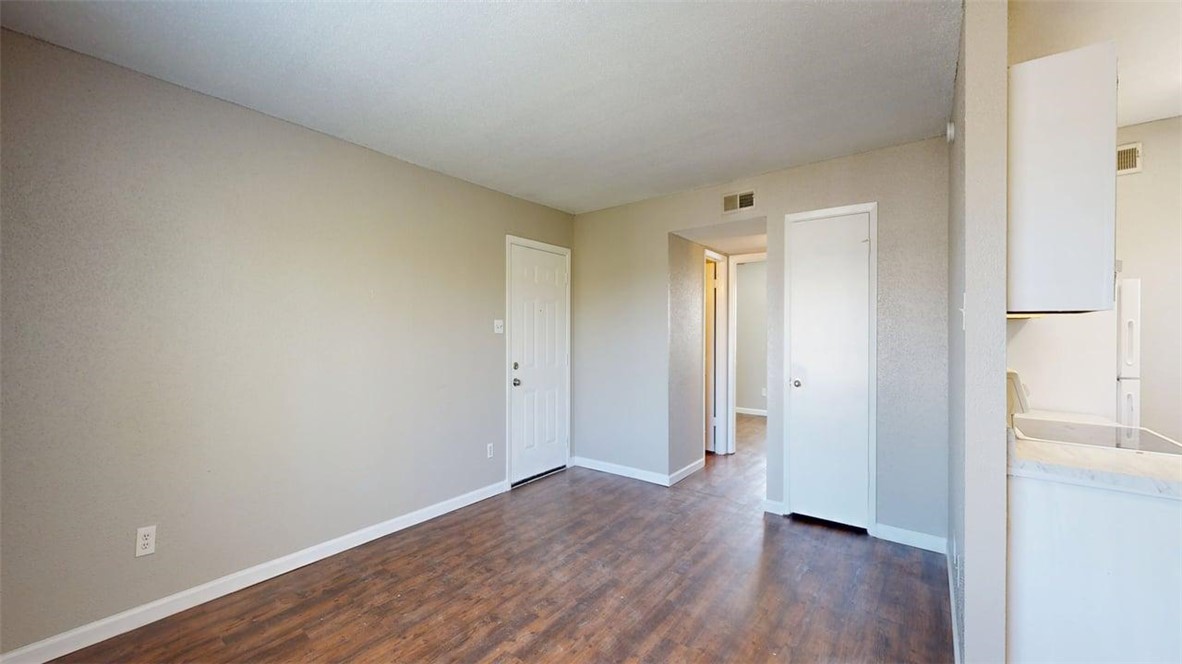 806 Oran Circle, Unit D Bryan, TX 77801 - Photo 4 of 28