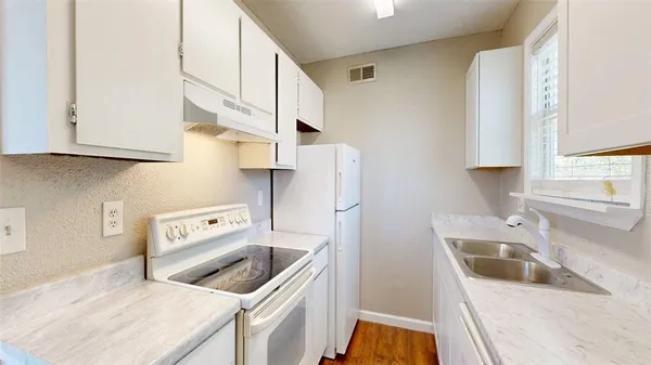 $875 | 806 Oran Circle, Unit D, Bryan, TX 77801