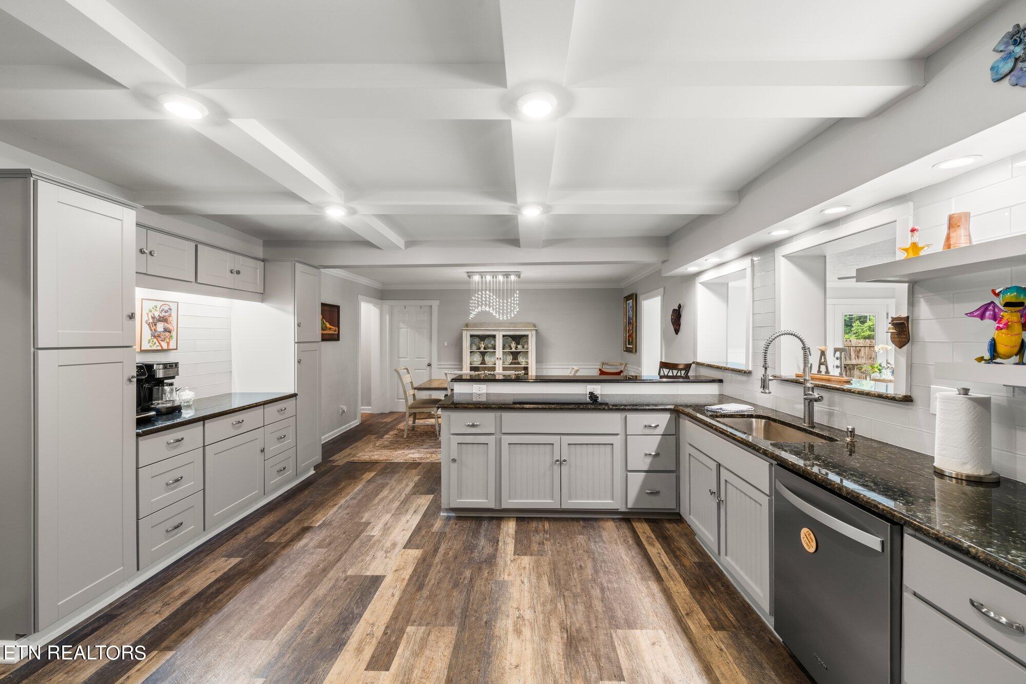 616 Riverbend Road Clinton, TN 37716 - Photo 11 of 48 Kitchen with Coffee Bar