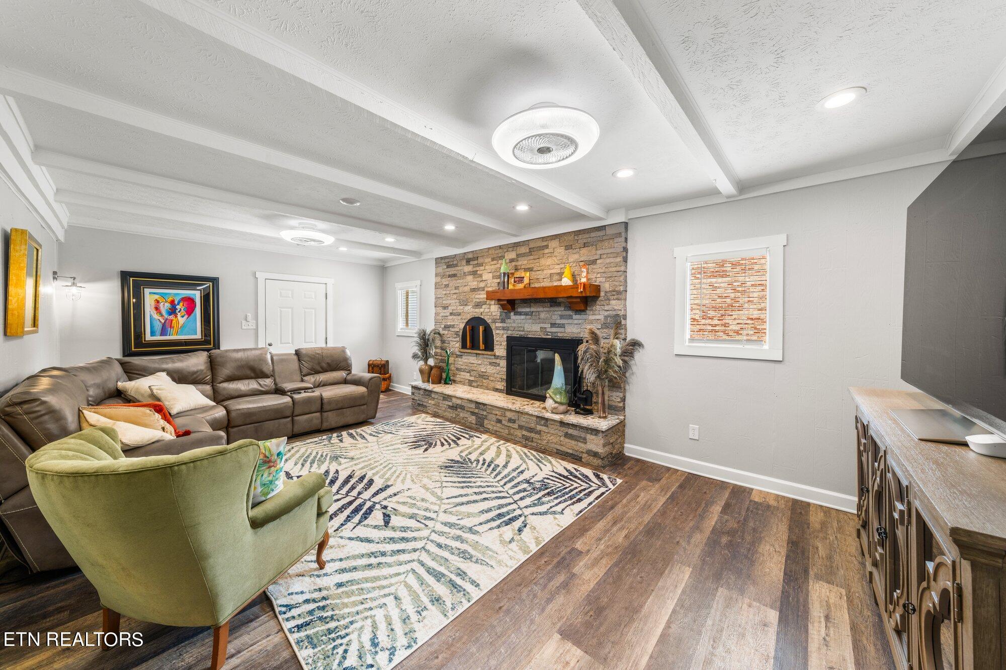 616 Riverbend Road Clinton, TN 37716 - Photo 7 of 48 Family Room