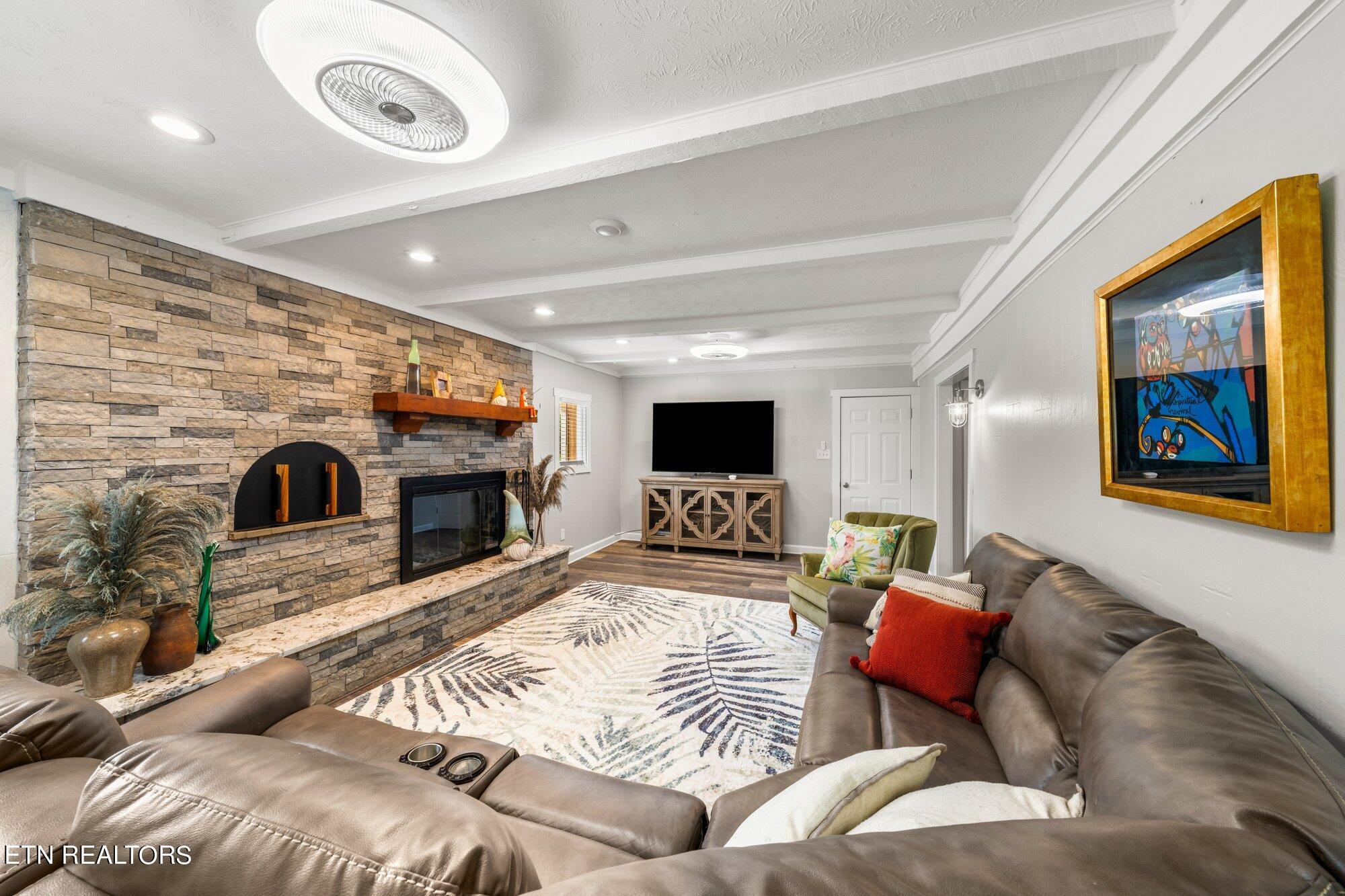 616 Riverbend Road Clinton, TN 37716 - Photo 8 of 48 Family Room