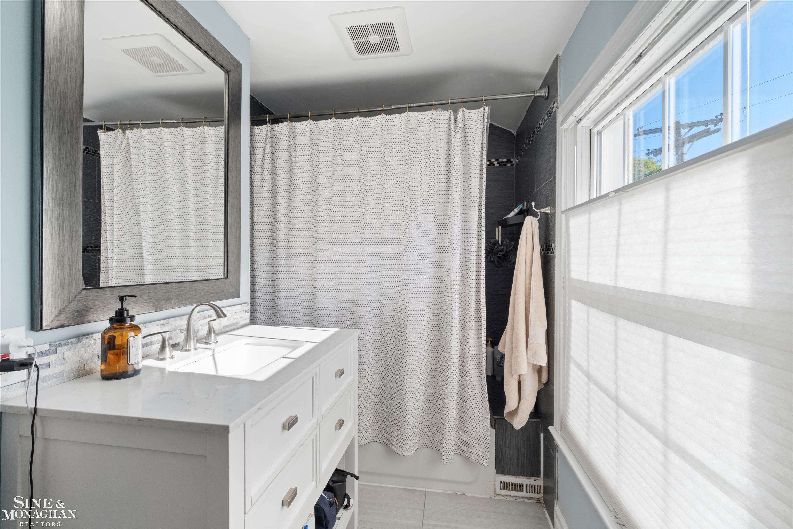 1135 Fairholme Road Grosse Pointe, MI 48236 - Photo 30 of 74 50224052-d623e56e-4cd6-43e1-bc72-b26ae5208341.JPG