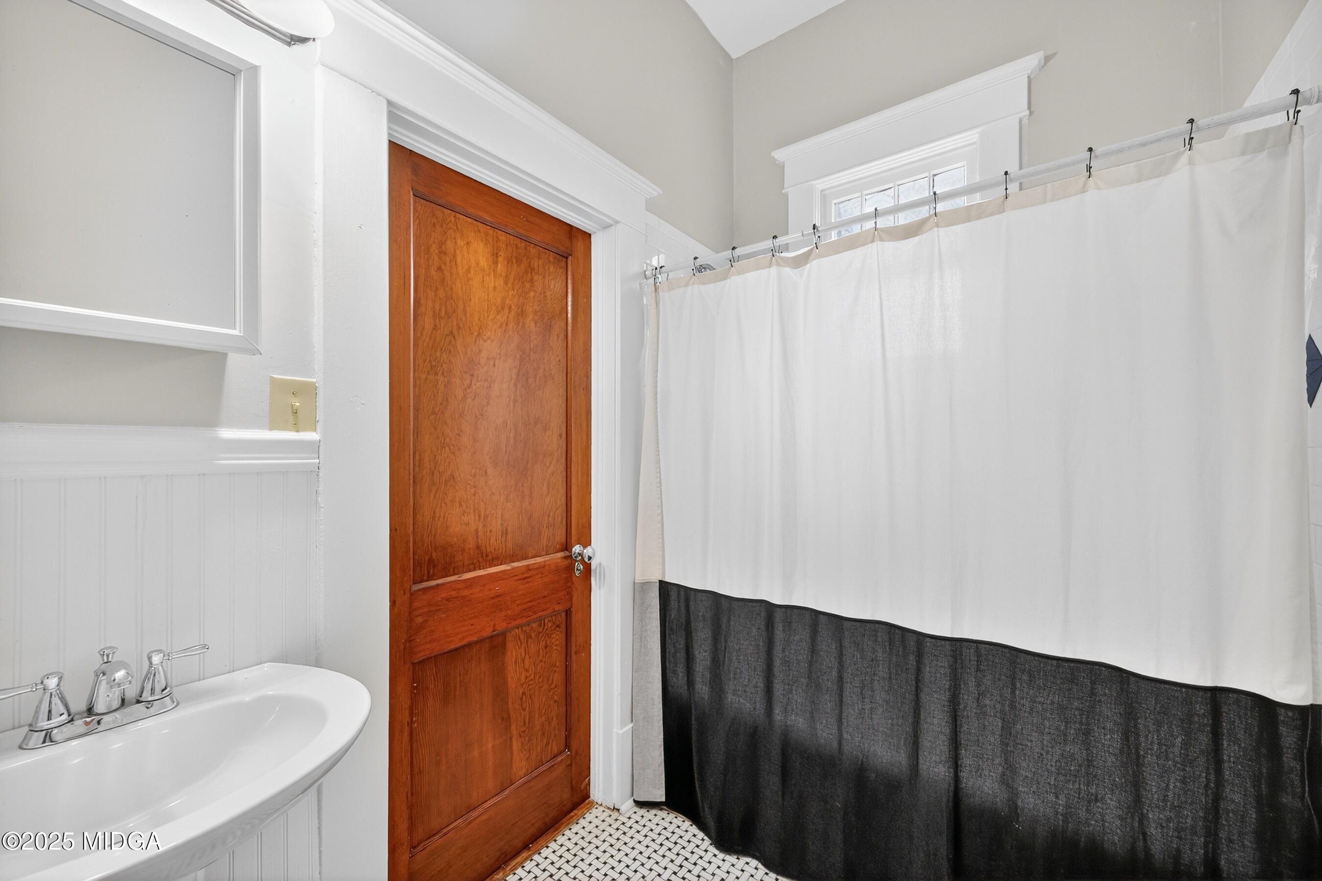 3341 Ridge Avenue Macon, GA 31204 - Photo 27 of 46 a bathroom with a shower and a sink
