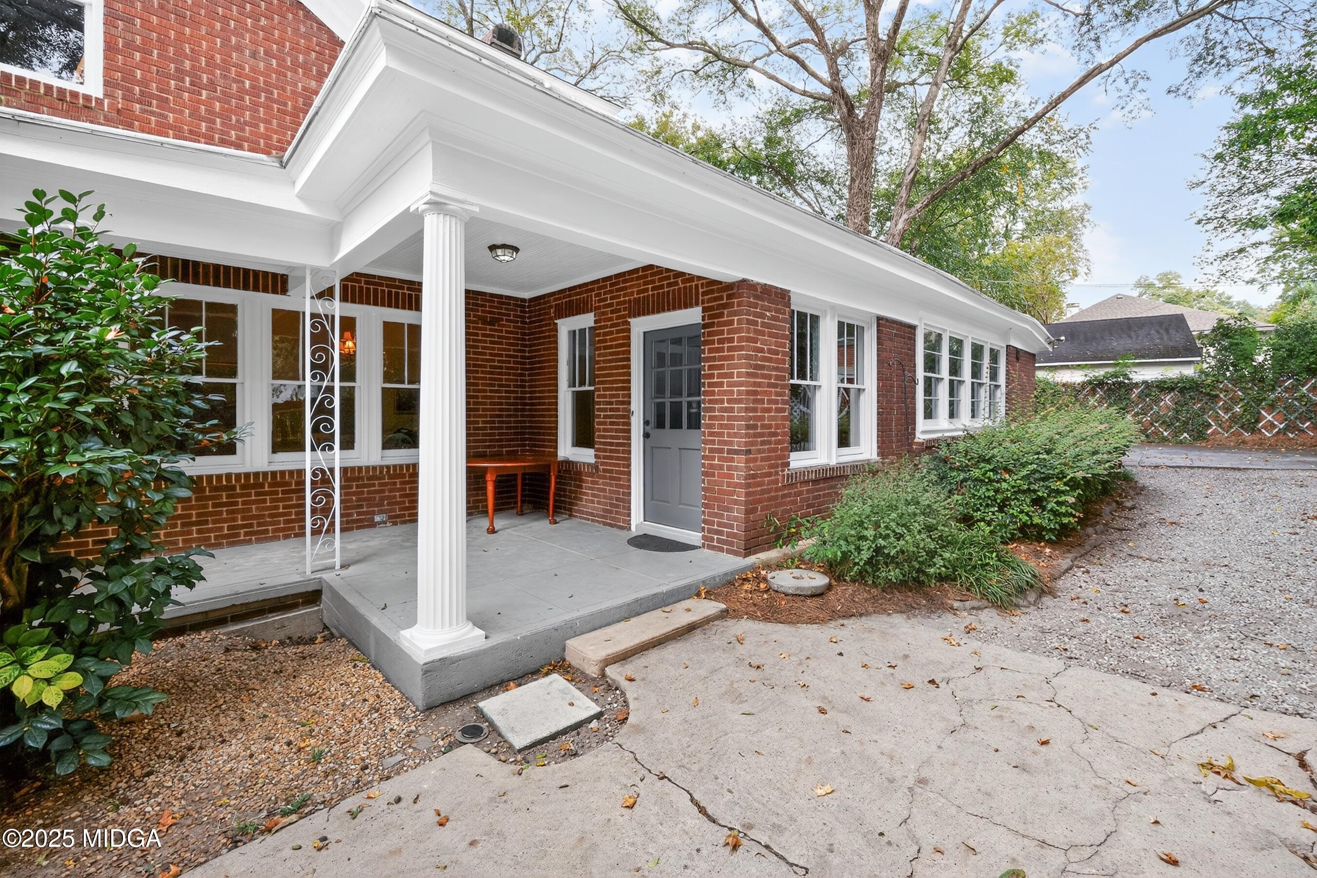3341 Ridge Avenue Macon, GA 31204 - Photo 4 of 46 a front view of a house with garden