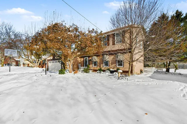 $500,000 | 2260 Elmridge Drive Northwest, Grand Rapids, MI 49504