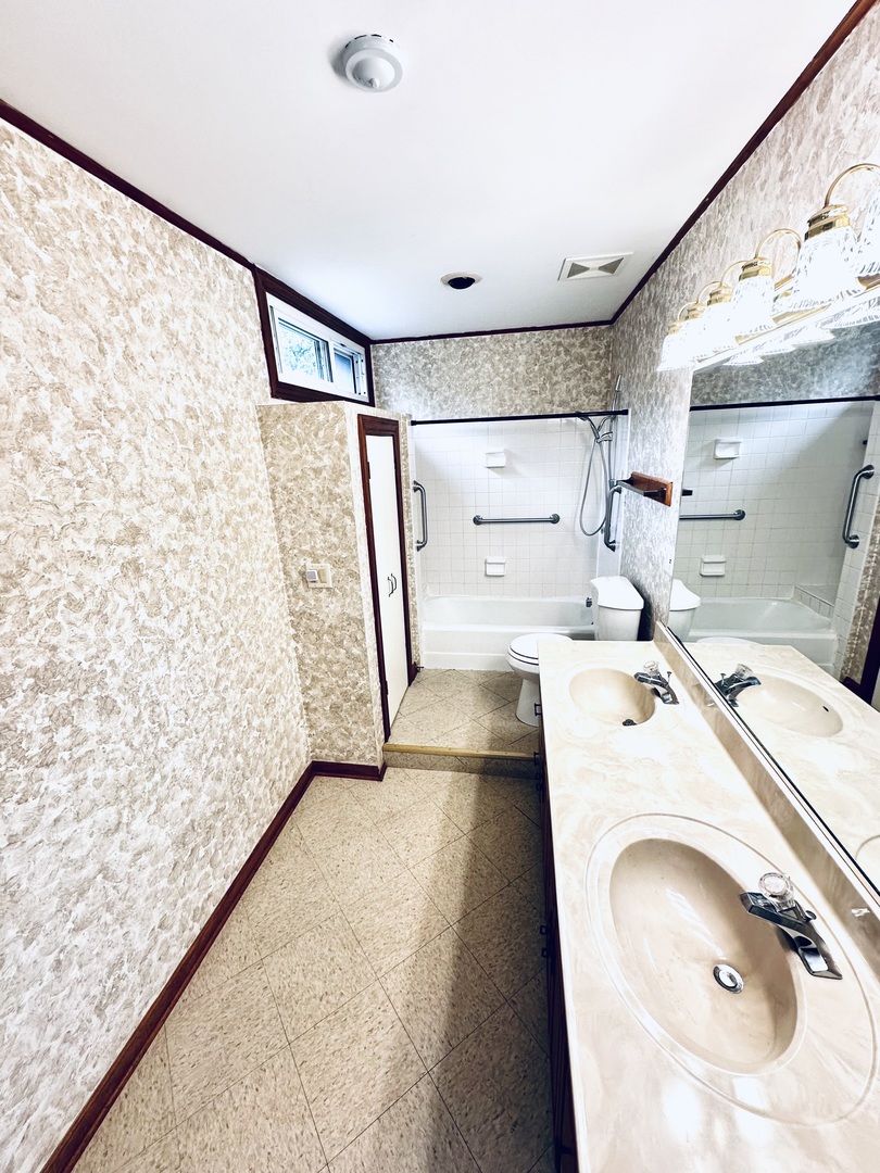 8 West Avenue Riverside, IL 60546 - Photo 8 of 29