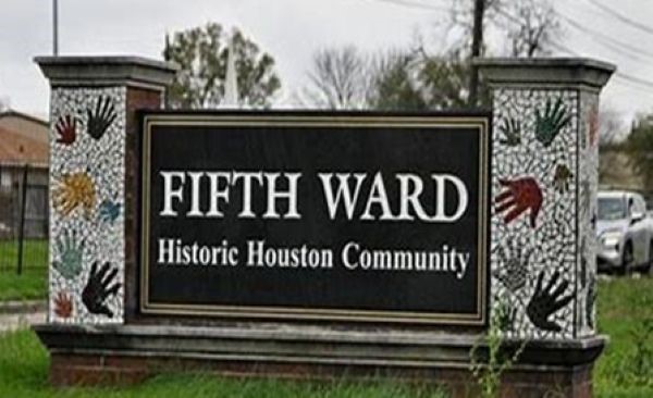 2524 Sam Wilson Street Houston, TX 77020 - Photo 4 of 6 a view of outdoor space with garden