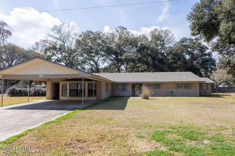 $185,000 | 1058 South Berwick Avenue, Basile, LA 70515
