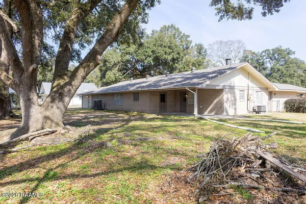 $185,000 | 1058 South Berwick Avenue, Basile, LA 70515