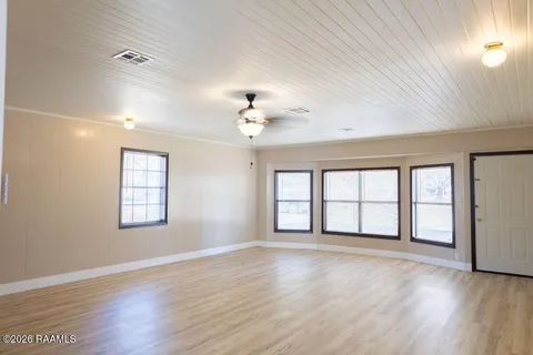 $185,000 | 1058 South Berwick Avenue, Basile, LA 70515