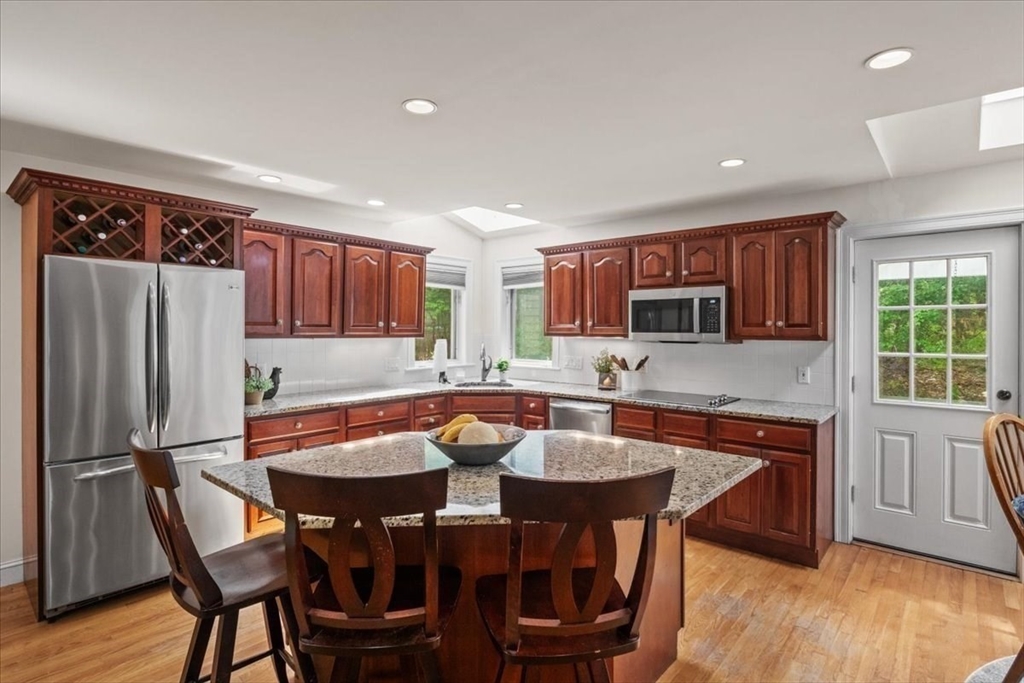 17 Bridle Path Walpole, MA 02081 - Photo 11 of 40