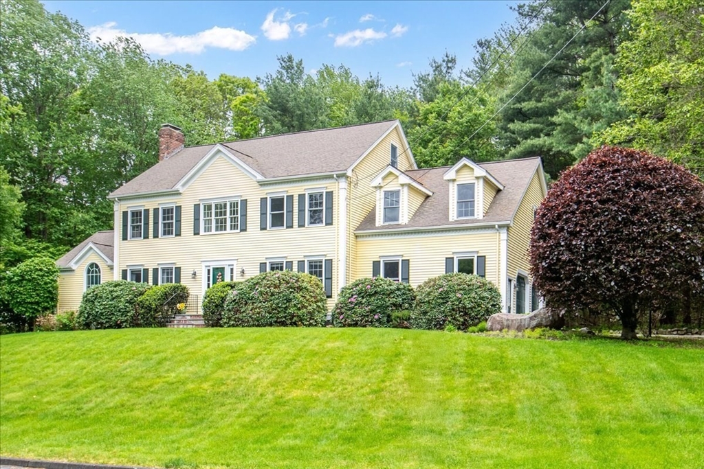 17 Bridle Path Walpole, MA 02081 - Photo 2 of 40