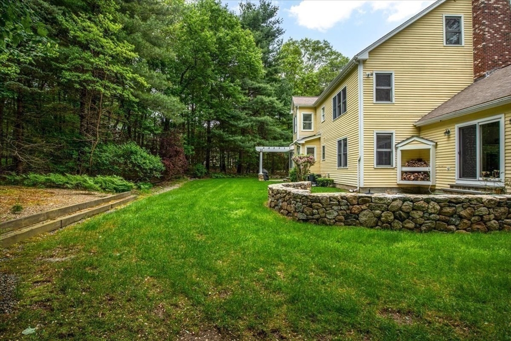 17 Bridle Path Walpole, MA 02081 - Photo 36 of 40