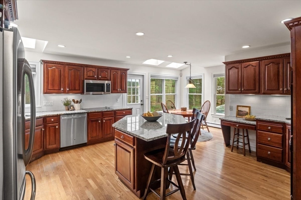 17 Bridle Path Walpole, MA 02081 - Photo 9 of 40