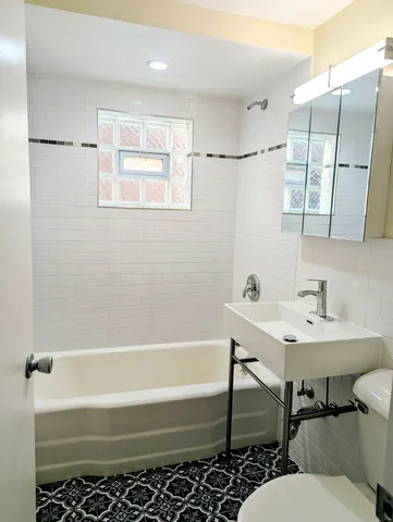 $2,000 | 6949 West Diversey Avenue, Unit 1, Chicago, IL 60707