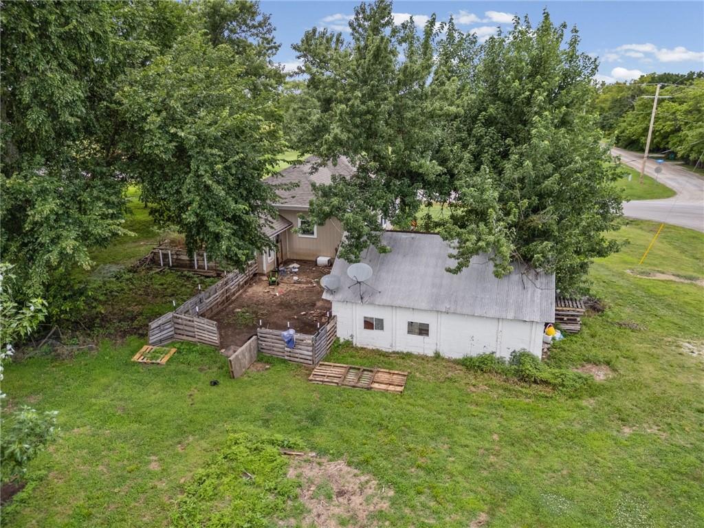 32473 Northeast Norton Road Garnett, KS 66032 - Photo 32 of 44