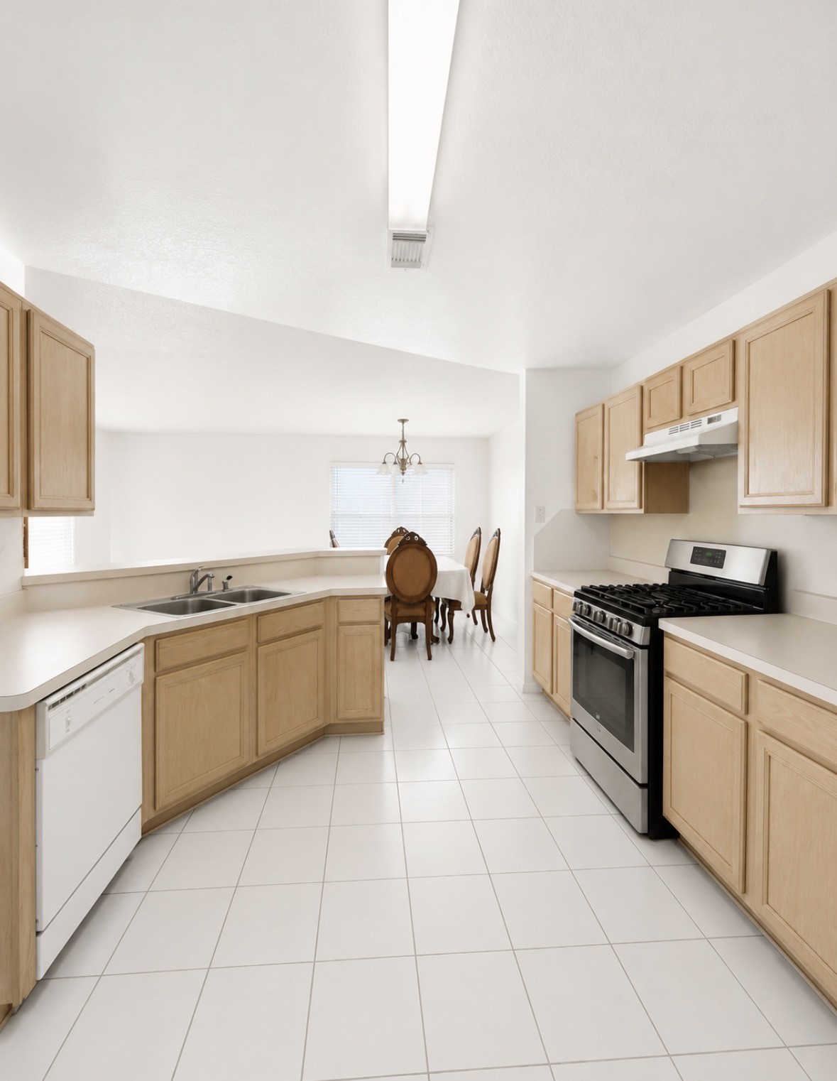 9422 Ledge Street Houston, TX 77075 - Photo 6 of 15 Kitchen