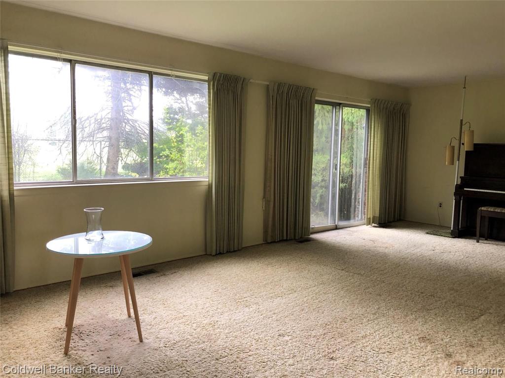29934 Rambling Road Southfield, MI 48076 - Photo 4 of 11