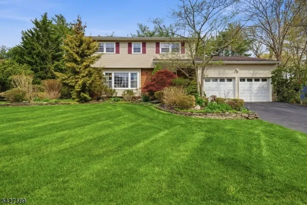 $850,000 | 7 Candle Lane, East Brunswick, NJ 08816