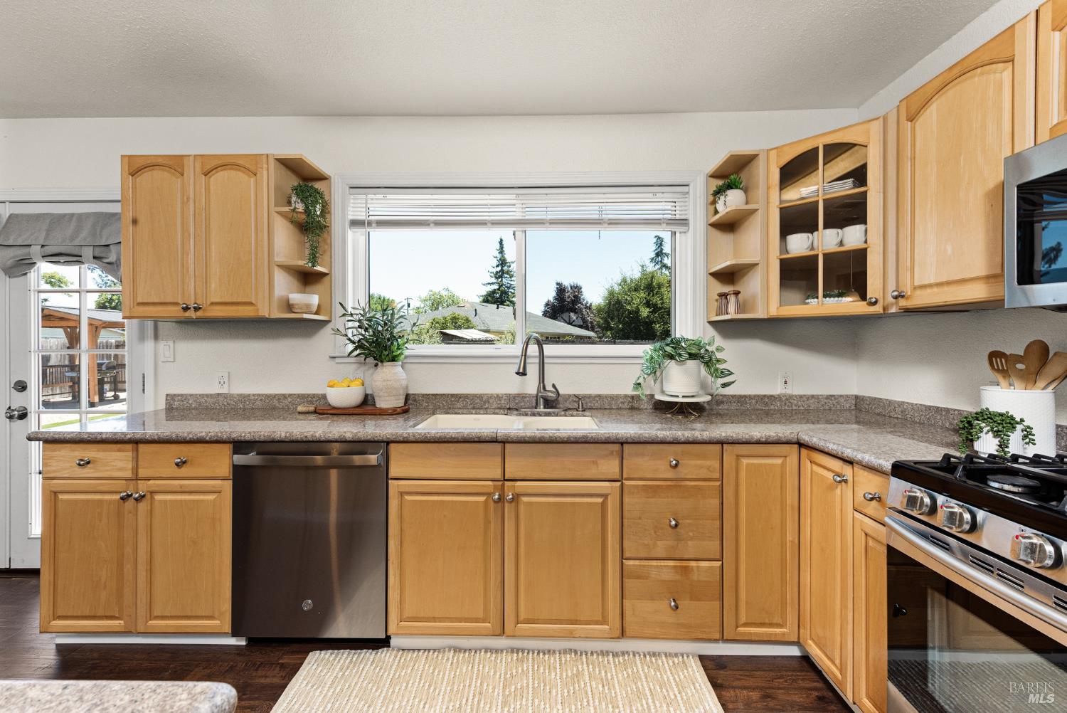 4414 Vine Street Santa Rosa, CA 95409 - Photo 8 of 38