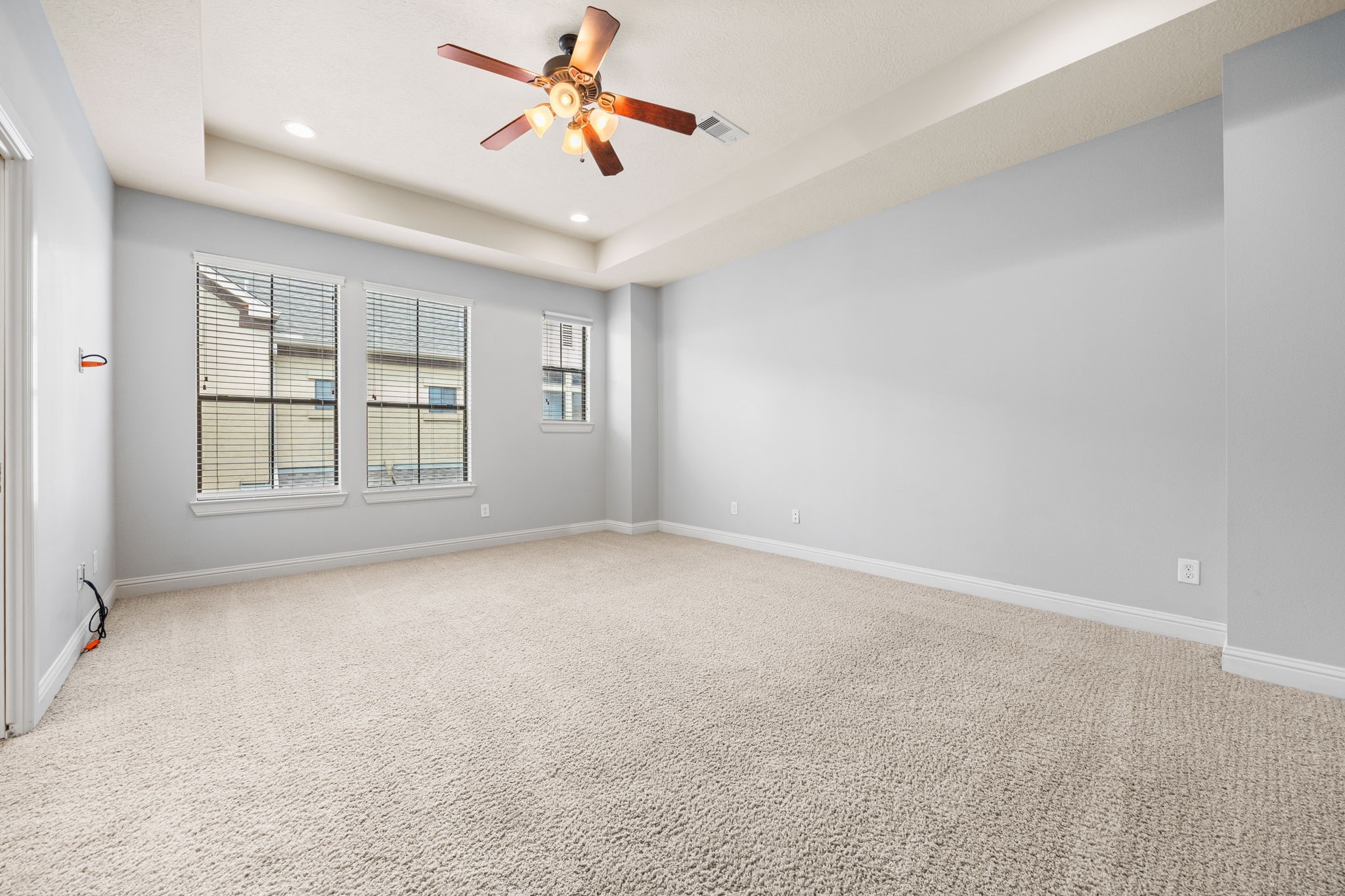 5213 Eigel Street, Unit A Houston, TX 77007 - Photo 20 of 30 an empty room with windows and ceiling fan
