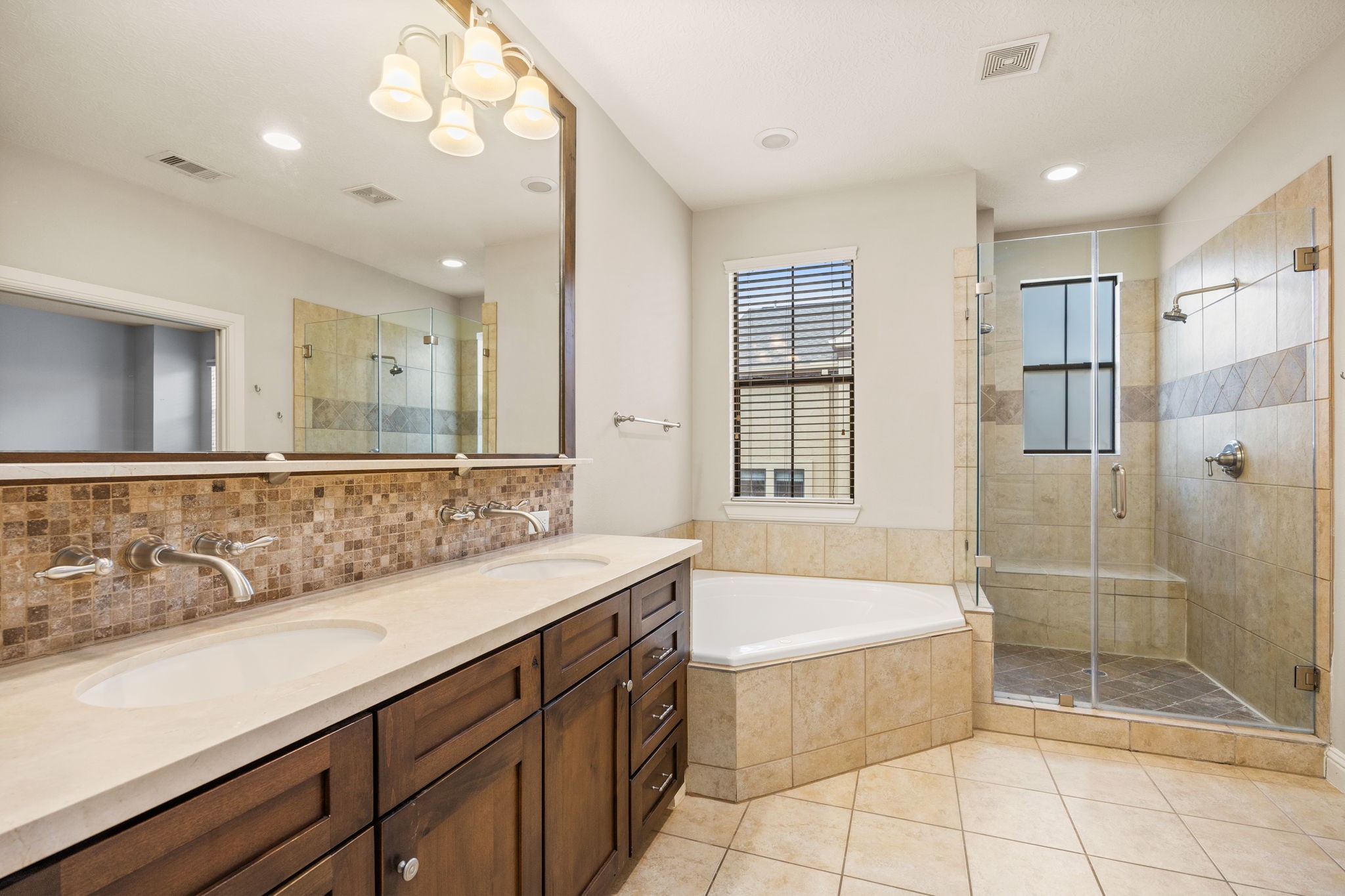 5213 Eigel Street, Unit A Houston, TX 77007 - Photo 22 of 30 a bathroom with a bathtub and a sink