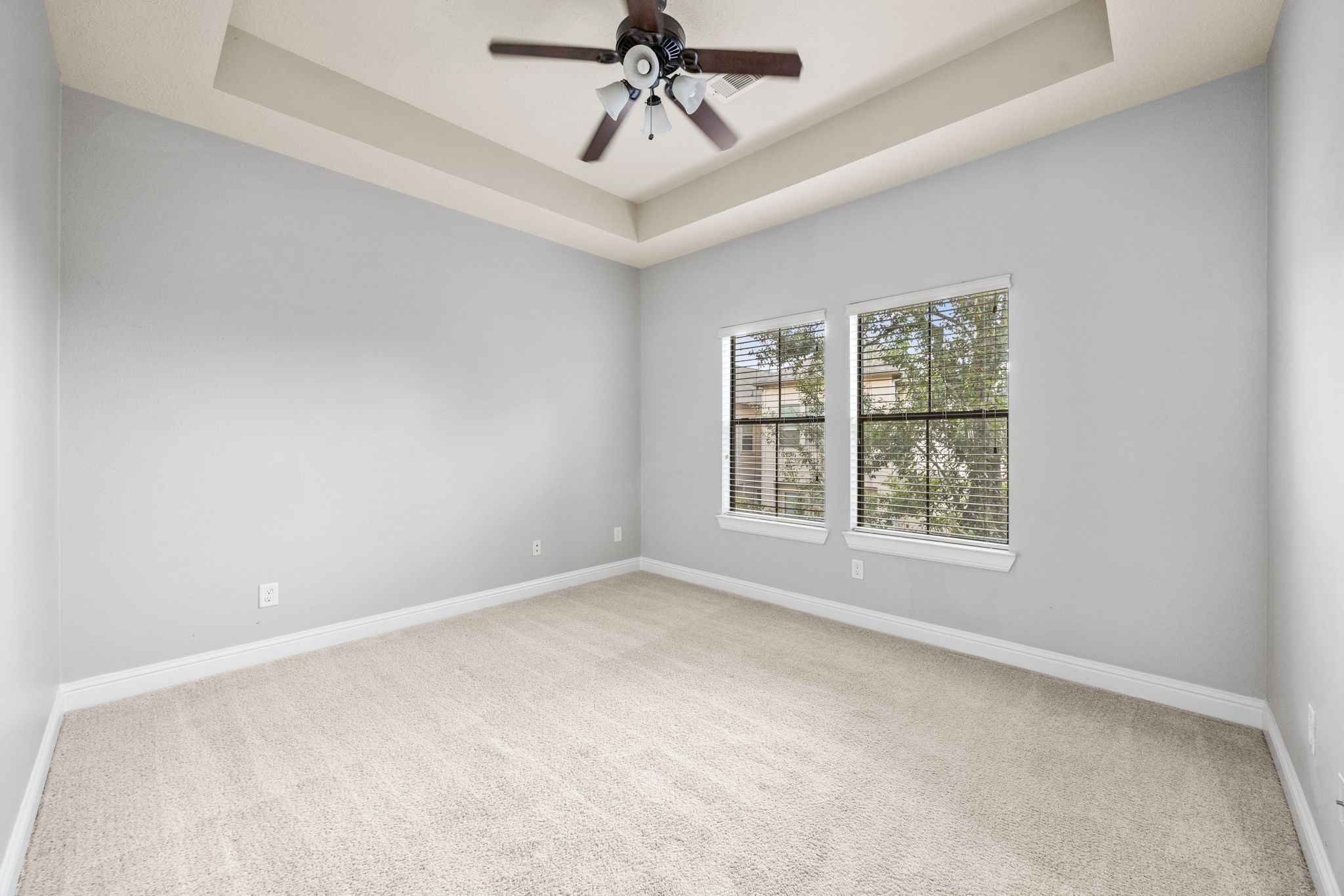 5213 Eigel Street, Unit A Houston, TX 77007 - Photo 25 of 30 an empty room with chandelier fan and windows