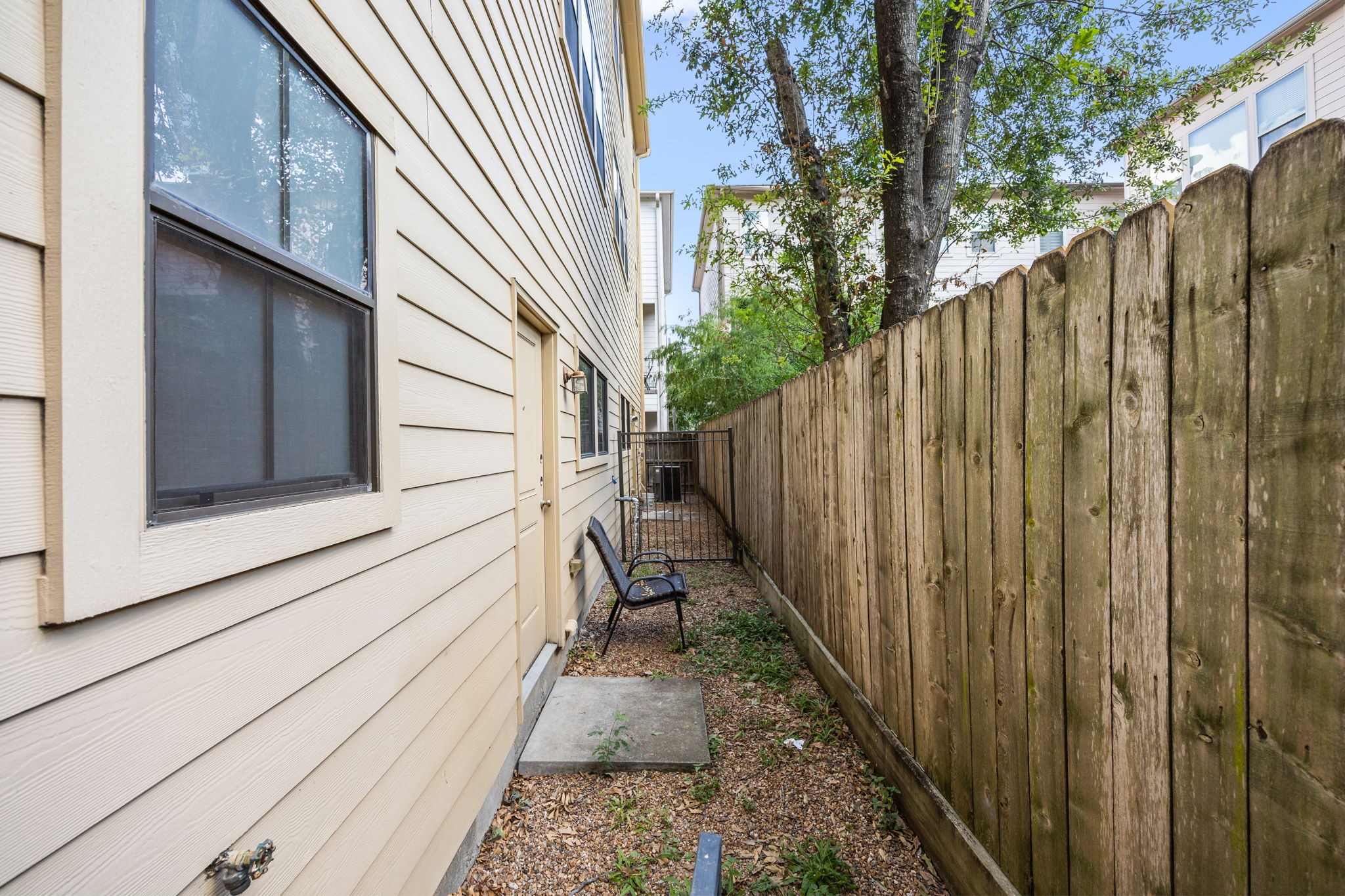 5213 Eigel Street, Unit A Houston, TX 77007 - Photo 28 of 30 a view of a pathway of a house