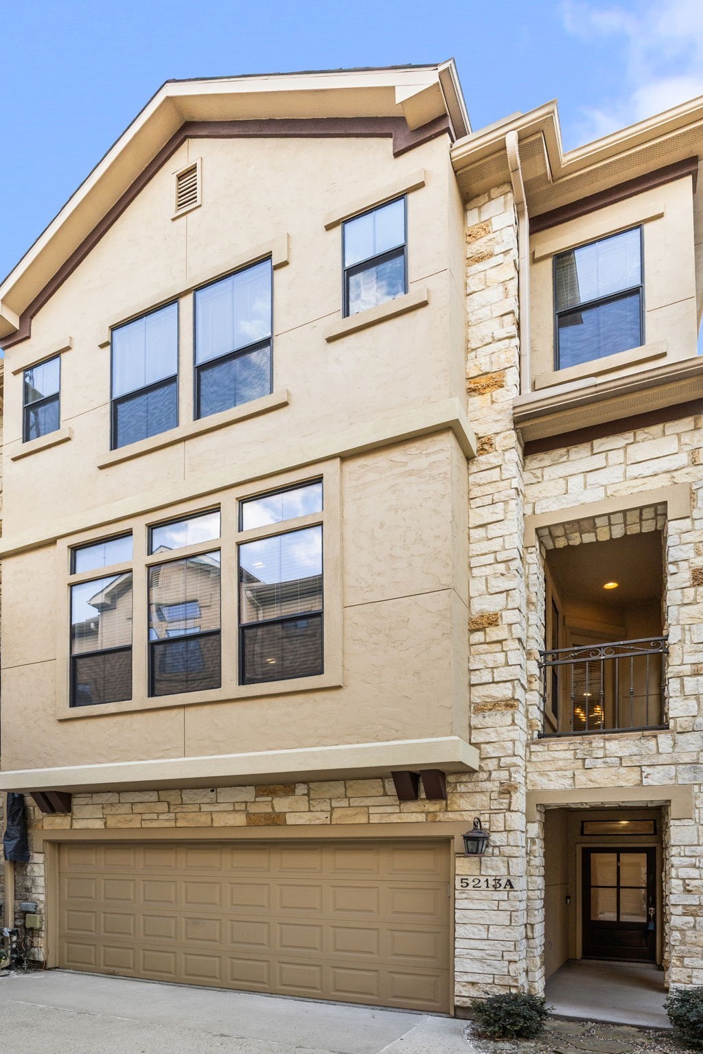 5213 Eigel Street, Unit A Houston, TX 77007 - Photo 3 of 30 a view of a building with a outdoor space