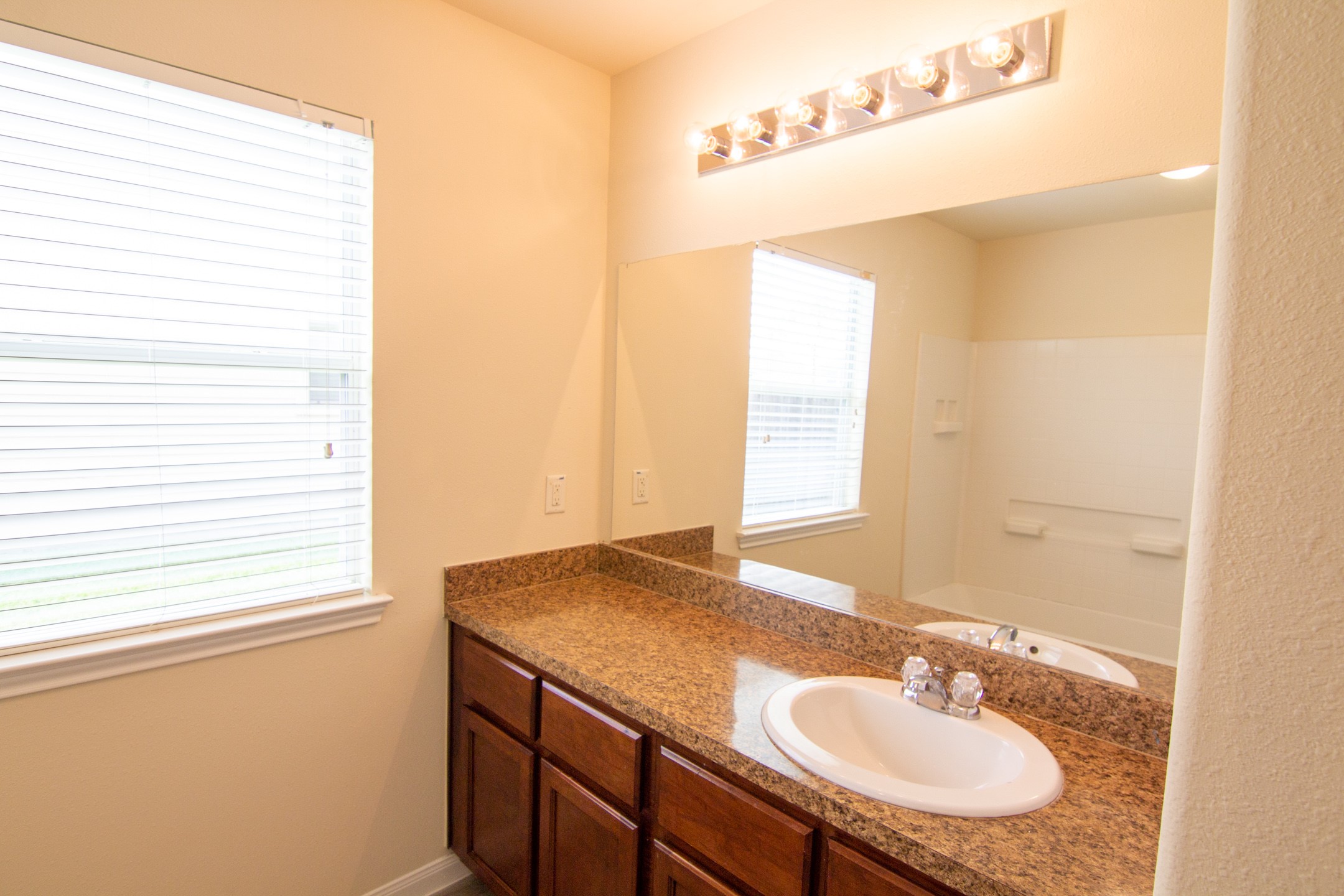 13142 Withee Path Lane Houston, TX 77048 - Photo 11 of 12 Photos may be representative of the floor plan and not the exact home. Finishes, layout, and features of the actual property for lease may vary.