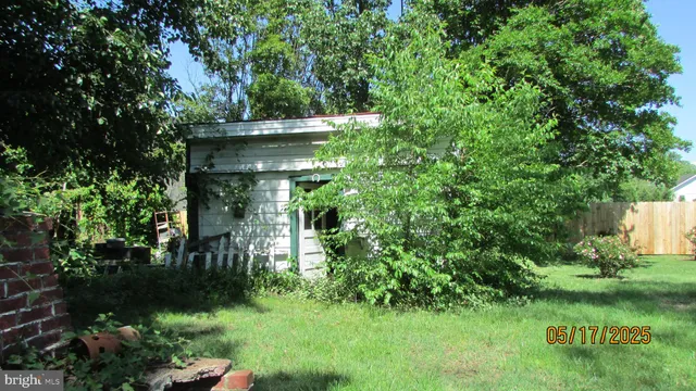 a view of an outdoor space