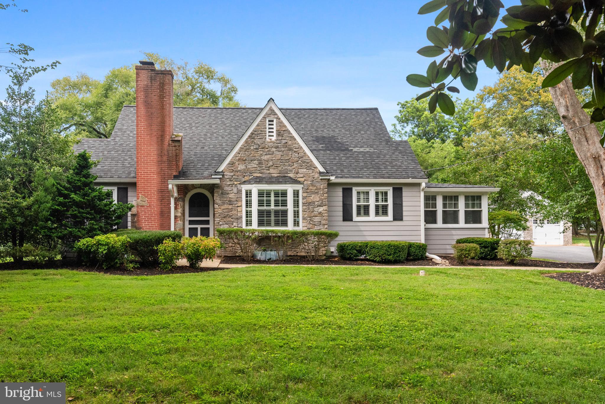 1606 St Margarets Road Annapolis, MD 21409 - Photo 1 of 50 Charming curb appeal
