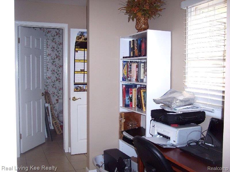 136 Coachlamp Road Rochester, MI 48306 - Photo 19 of 21 101_0134.jpg