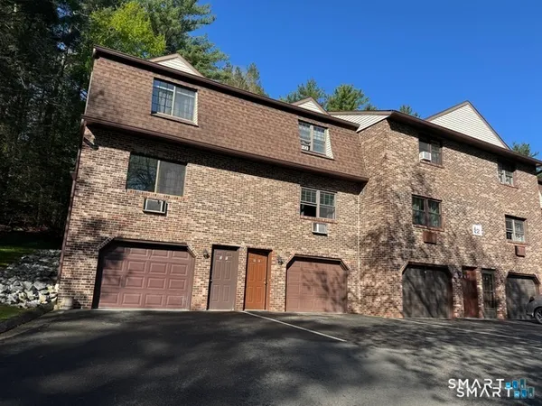 $230,000 | 143 Pine Hill Road, Unit 2E, Thomaston, CT 06787