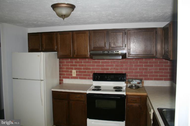 8639 Weems Road Manassas, VA 20110 - Photo 2 of 16 Kitchen