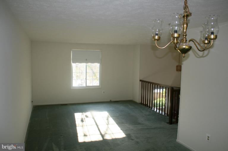 8639 Weems Road Manassas, VA 20110 - Photo 12 of 16 Living Room