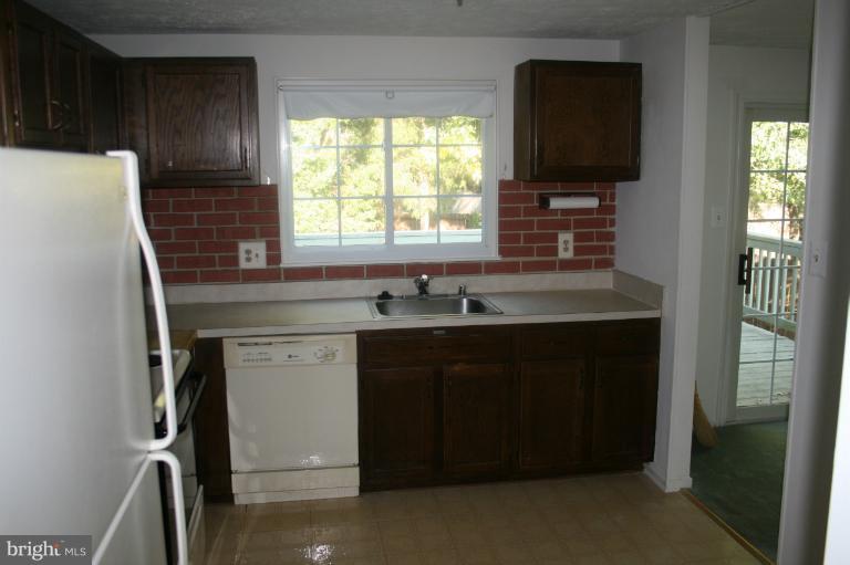 8639 Weems Road Manassas, VA 20110 - Photo 6 of 16 Kitchen
