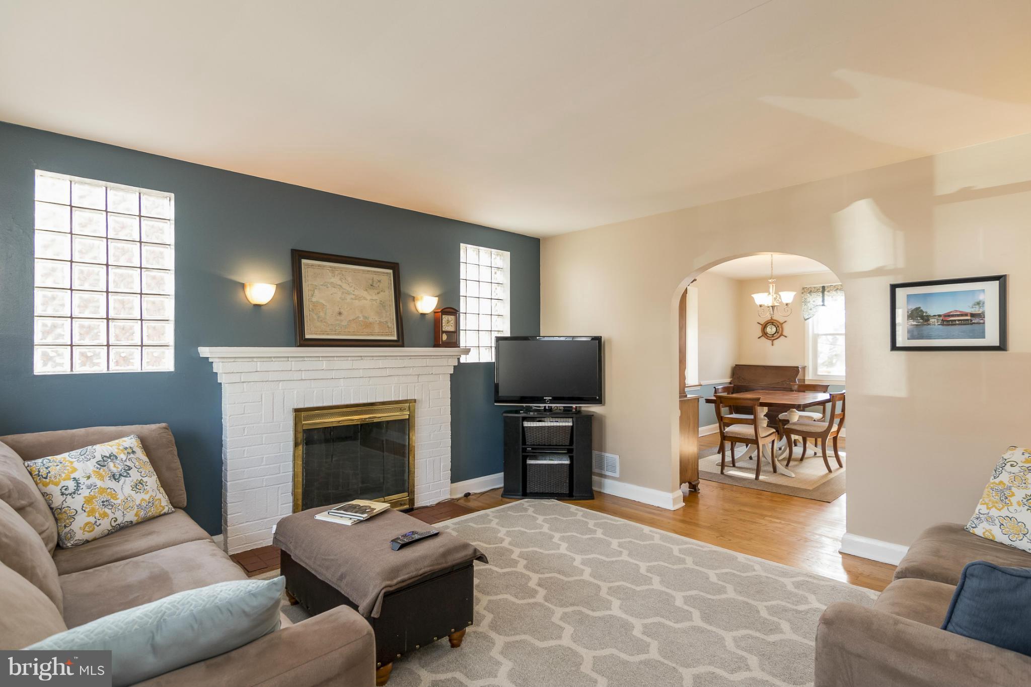 1635 Hardwick Road Towson, MD 21286 - Photo 3 of 29 Living Room