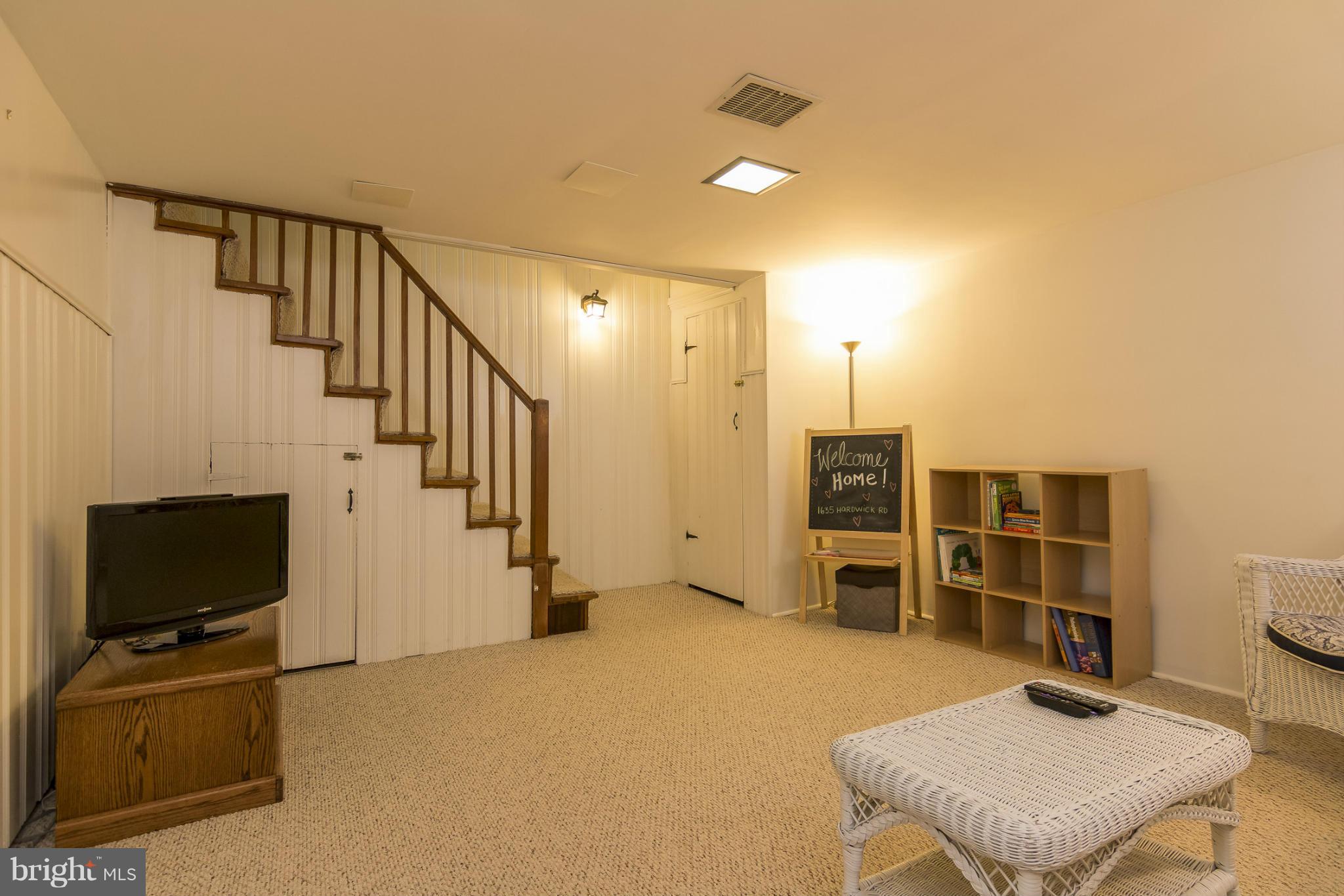 1635 Hardwick Road Towson, MD 21286 - Photo 23 of 29 Family Room